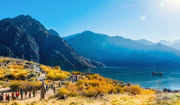 漫步伊犁、 賽里木湖、吐爾根杏花溝 、民族村、獨(dú)山子大峽谷、天山天池雙飛8日/雙臥10日游